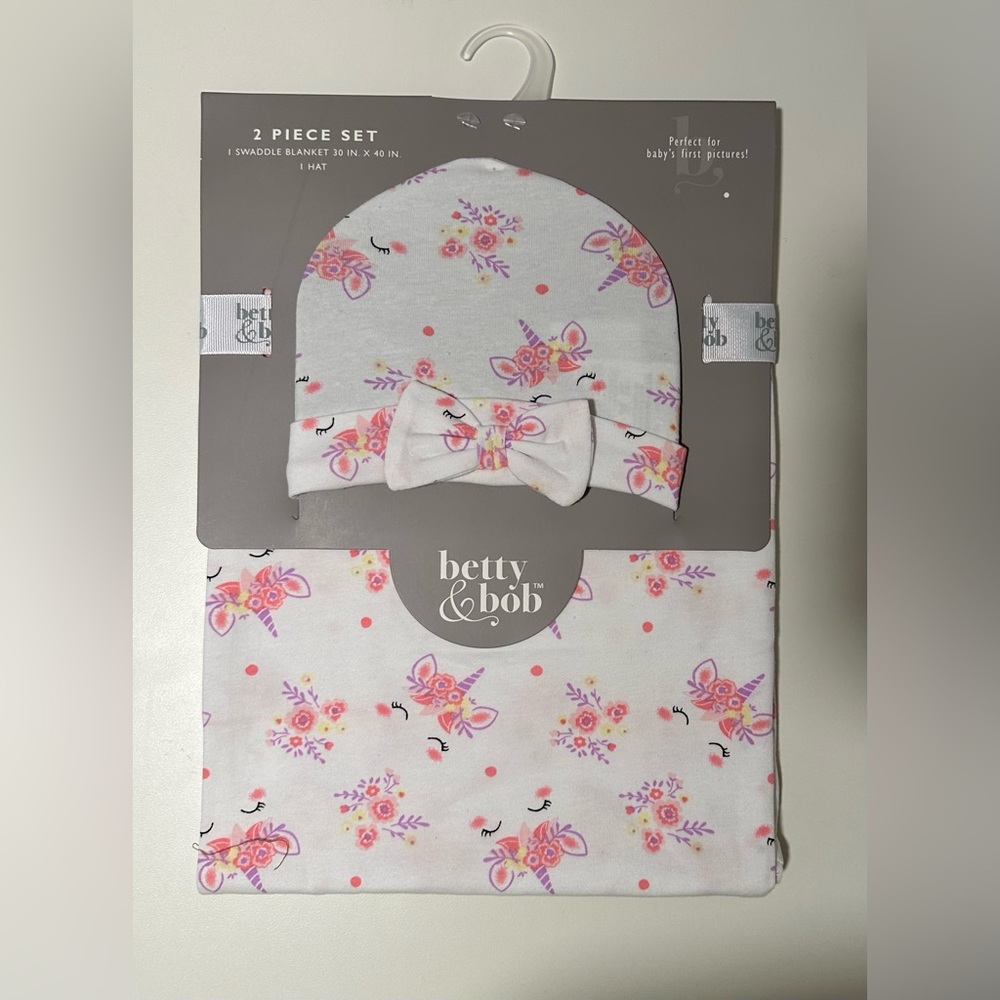 NEW Betty & Bob 2pc Baby Hat and Baby Swaddle Blanket 30in. x 40in. Unicorn
